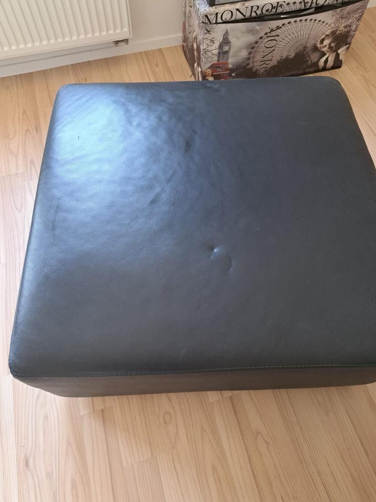 Zwarte, grote leren poef, Huis en Inrichting, Ophalen, Leer, 75 tot 100 cm, Zo goed als nieuw
