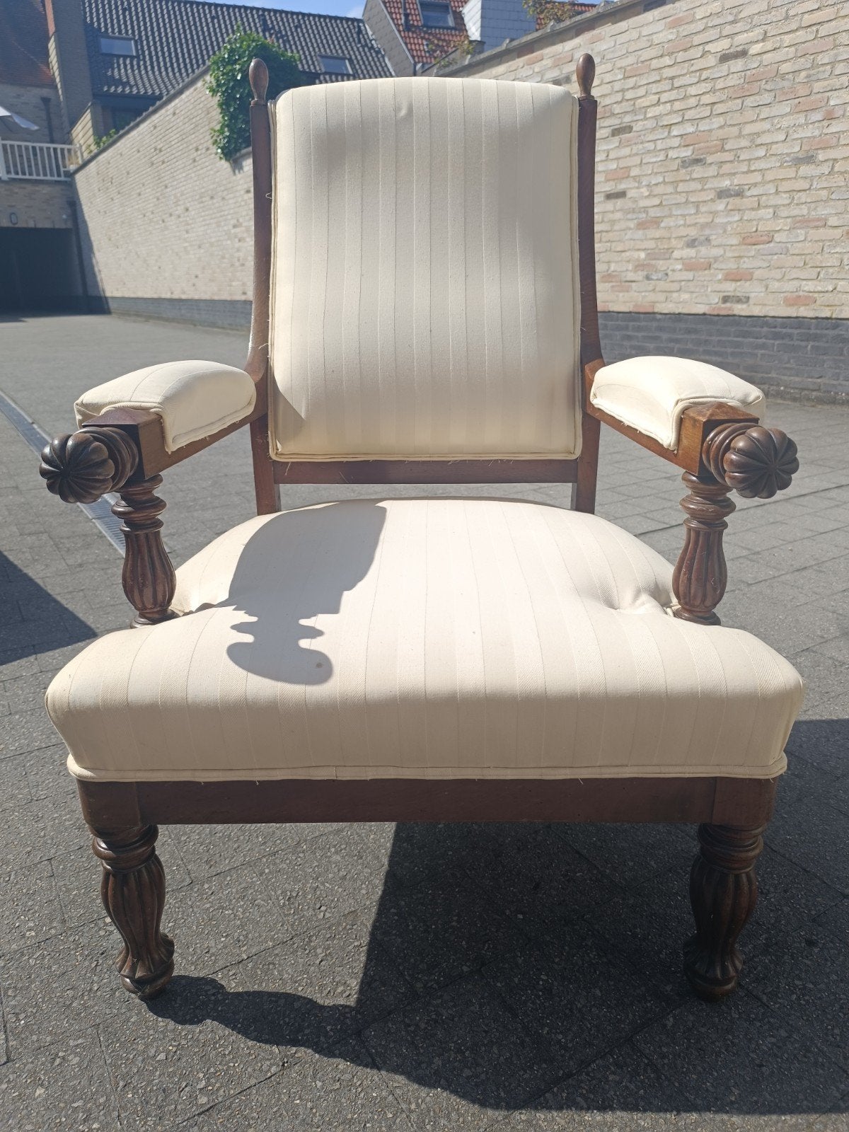Klassieke massief houten armstoel – Louis Philippe stijl, Antiek en Kunst, Ophalen