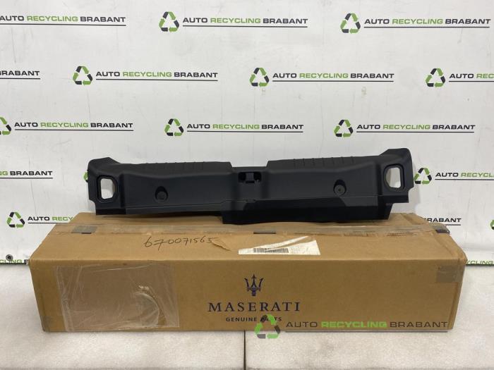 Revêtement de la benne d'un Maserati Ghibli, Autos : Pièces & Accessoires, Habitacle & Garnissage, Utilisé, 3 mois de garantie