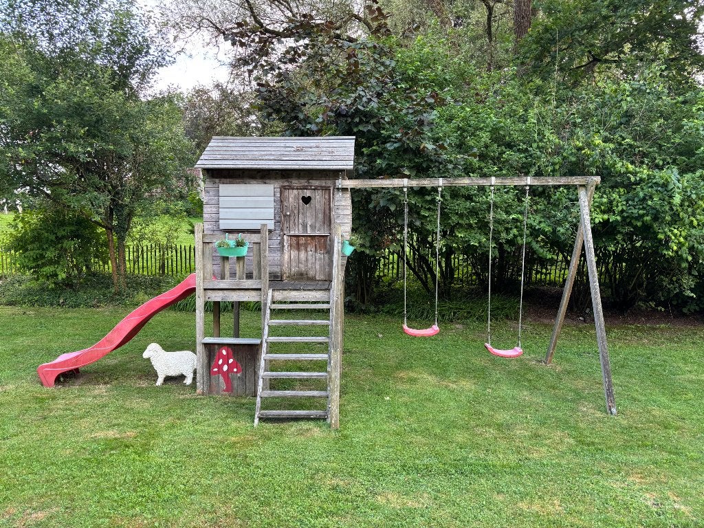 Kinderhut op palen, Ophalen, Gebruikt, Hout