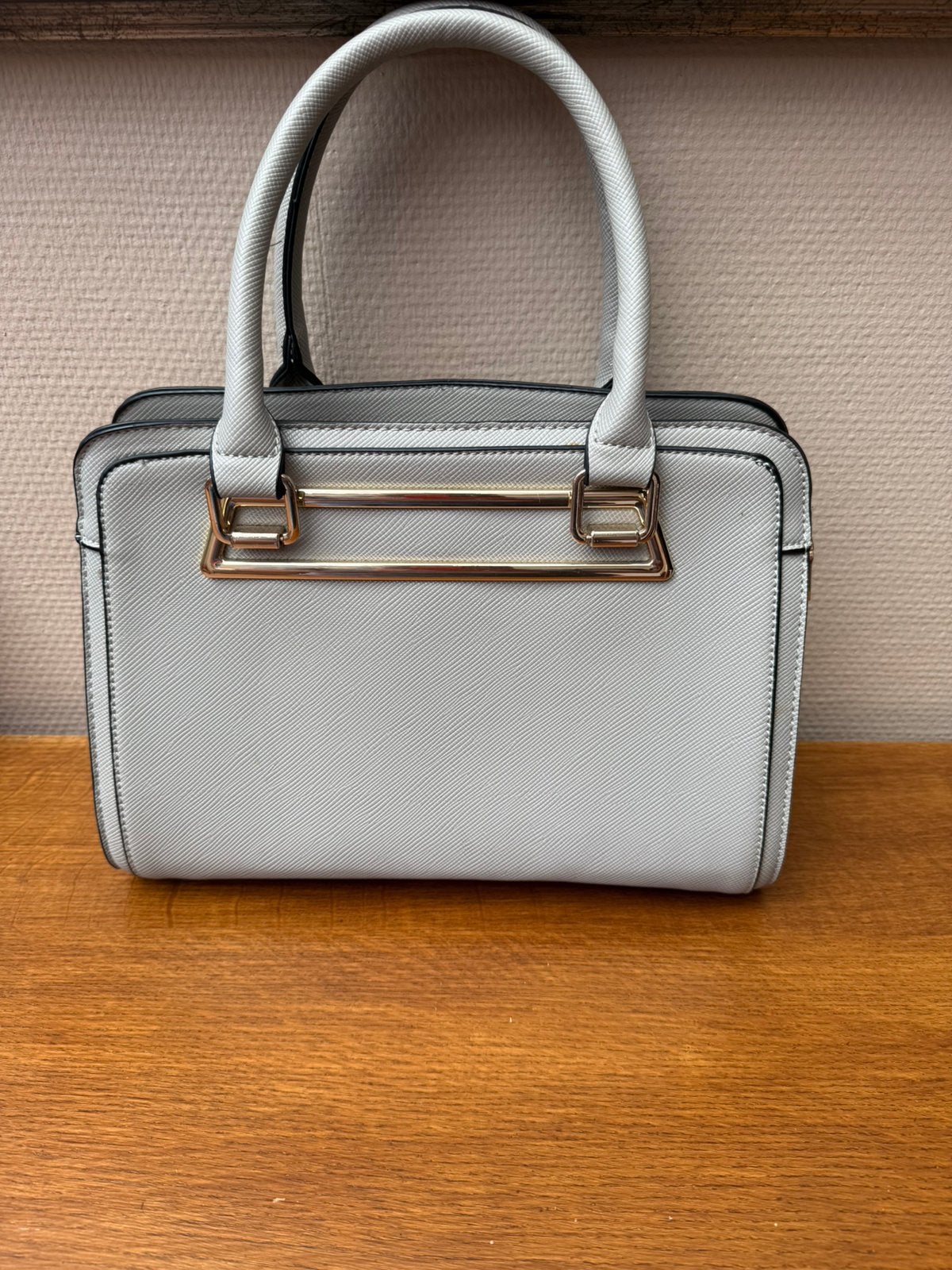 Handtas nieuw 31 cm l x 11 cm d x 27 cm h, Handtassen en Accessoires, Tassen | Damestassen, Ophalen, Nieuw, Handtas