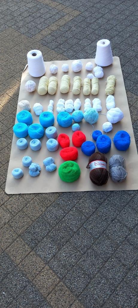 Laine + 2 bobines + coton 3,2 kg environ, Enlèvement ou Envoi, Neuf, Tricot ou Crochet, Laine ou Fils