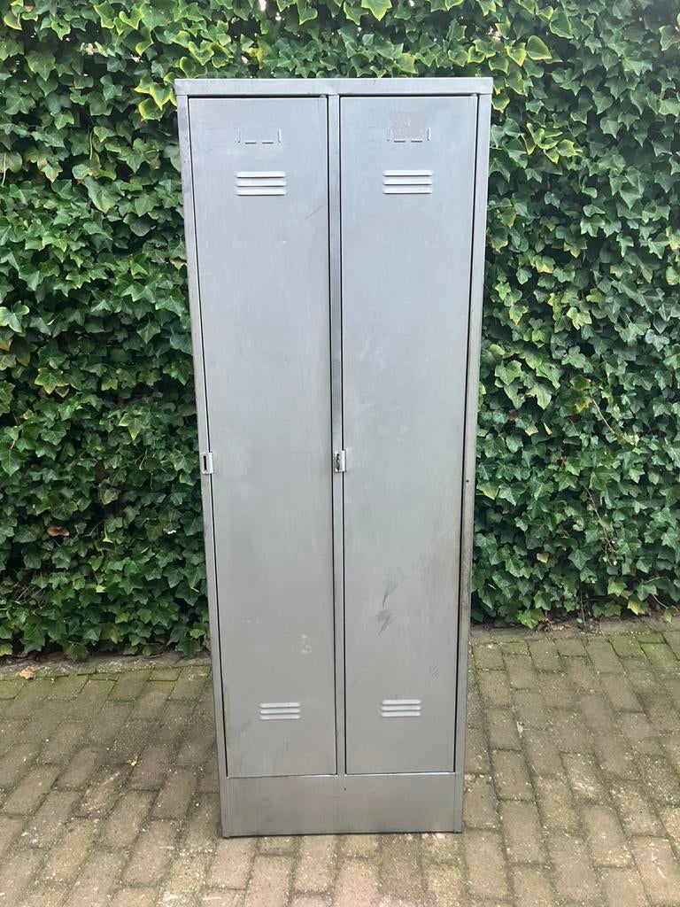 Werkkleding kast, Ophalen, Zo goed als nieuw