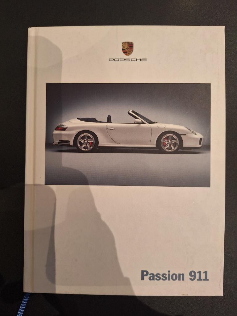 PORSCHE 911 996 2003 KARTONNEN BROCHURE 154 PAGINA'S Duitsla, Ophalen of Verzenden, Zo goed als nieuw, Porsche
