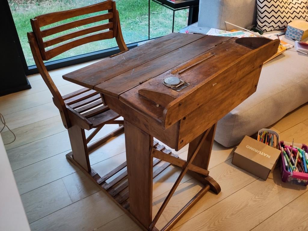 Bureau d'écolier, Enlèvement