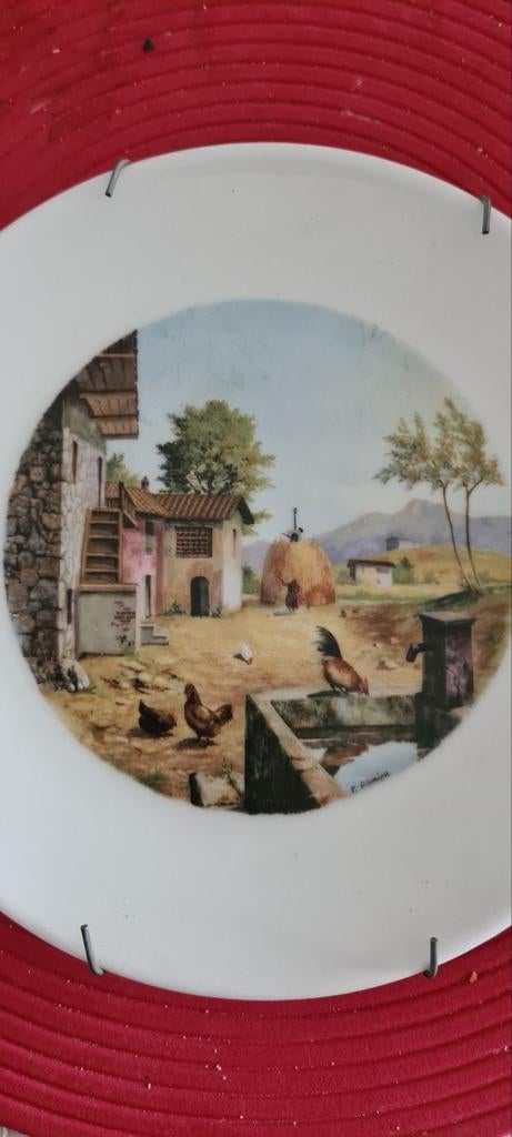 4 assiettes en porcelaine Revol aux saisons, Maison & Meubles, Enlèvement ou Envoi, Comme neuf