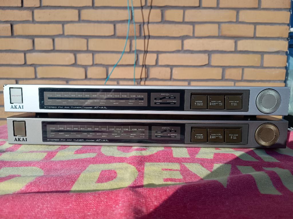 2 tuners AKAI, met problemen ..., AM tot 1670khz, Enlèvement ou Envoi, Utilisé