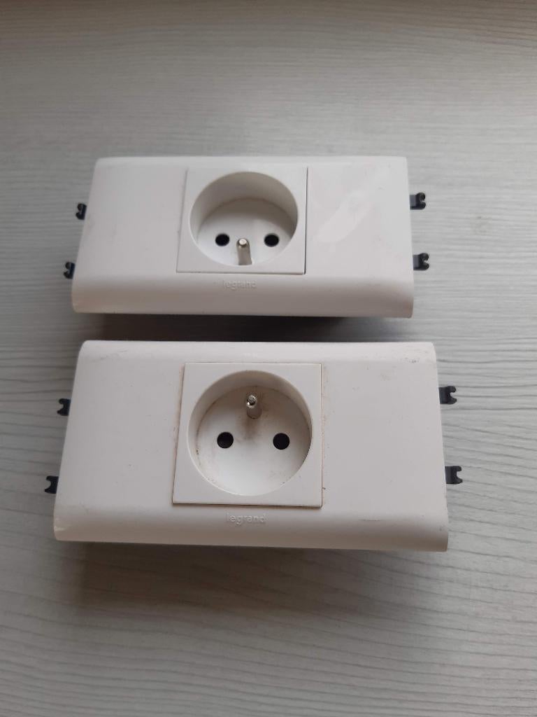 stopcontact legrand voor kabelgoot, Ophalen, Gebruikt, Stopcontact