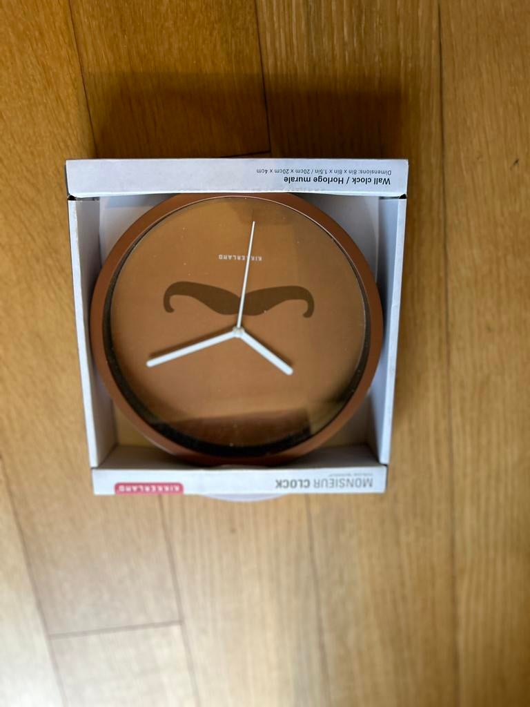 Wandklok Monsieur Clock Kikkerland, Enlèvement ou Envoi, Comme neuf, Horloge murale
