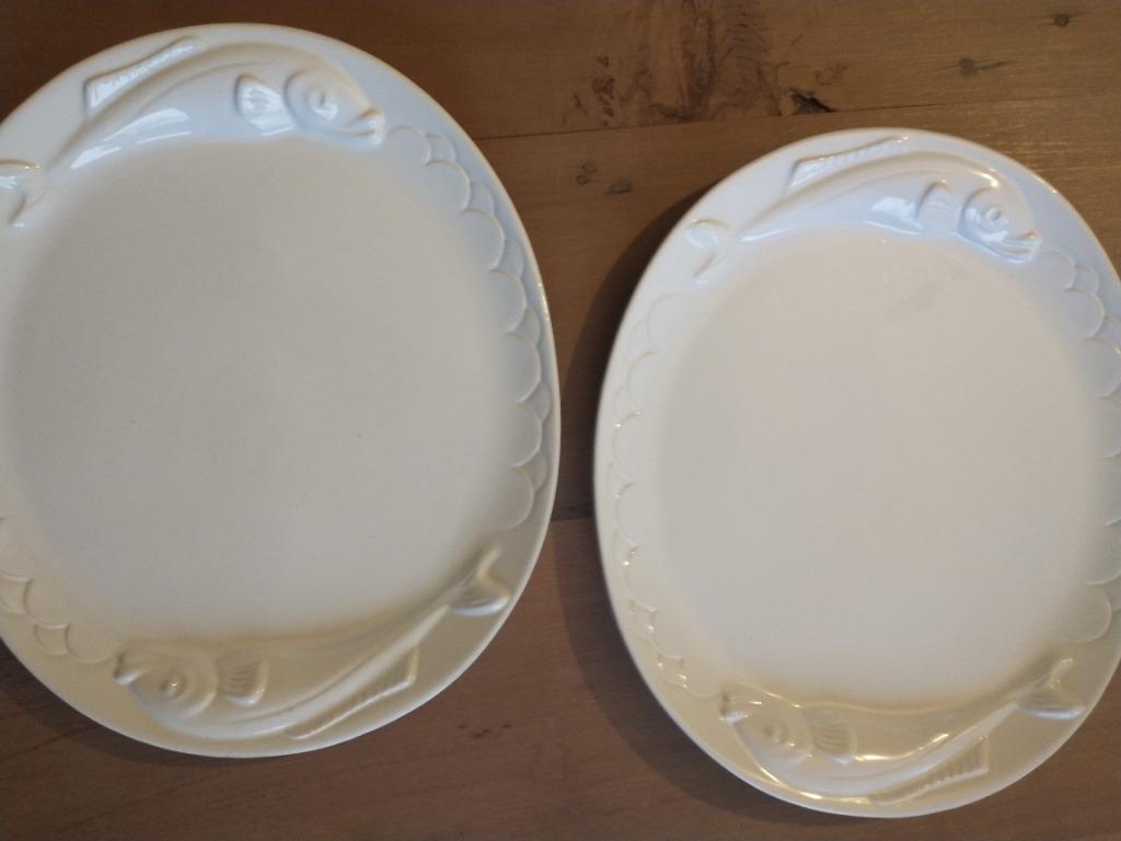 2 grandes assiettes de poisson, Maison & Meubles, Cuisine | Vaisselle, Utilisé, Assiettes(s), Autres styles, Porcelaine, Enlèvement ou Envoi
