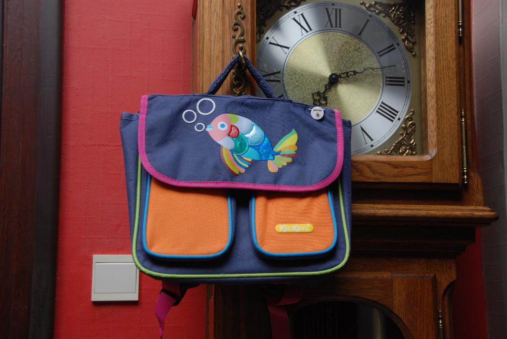 Kickers kleine rugzakhoes mauve, oranje met vis, Handtassen en Accessoires, Tassen | Schooltassen, Gebruikt, Minder dan 30 cm