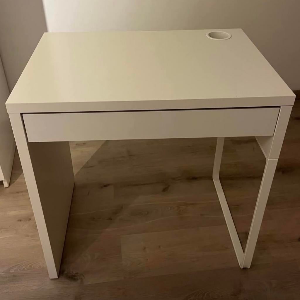 Bureau H75 x B73.5 x L50 met schuif., Ophalen
