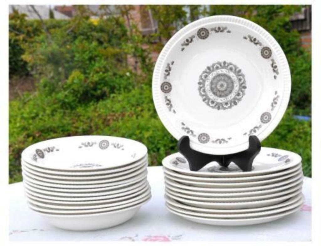 §  23 assiettes boch decor murielle, Enlèvement ou Envoi