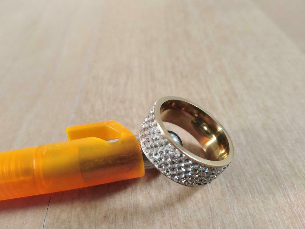 Goudkleurige ring met strass, Neuf, Enlèvement ou Envoi, Or, 17 à 18