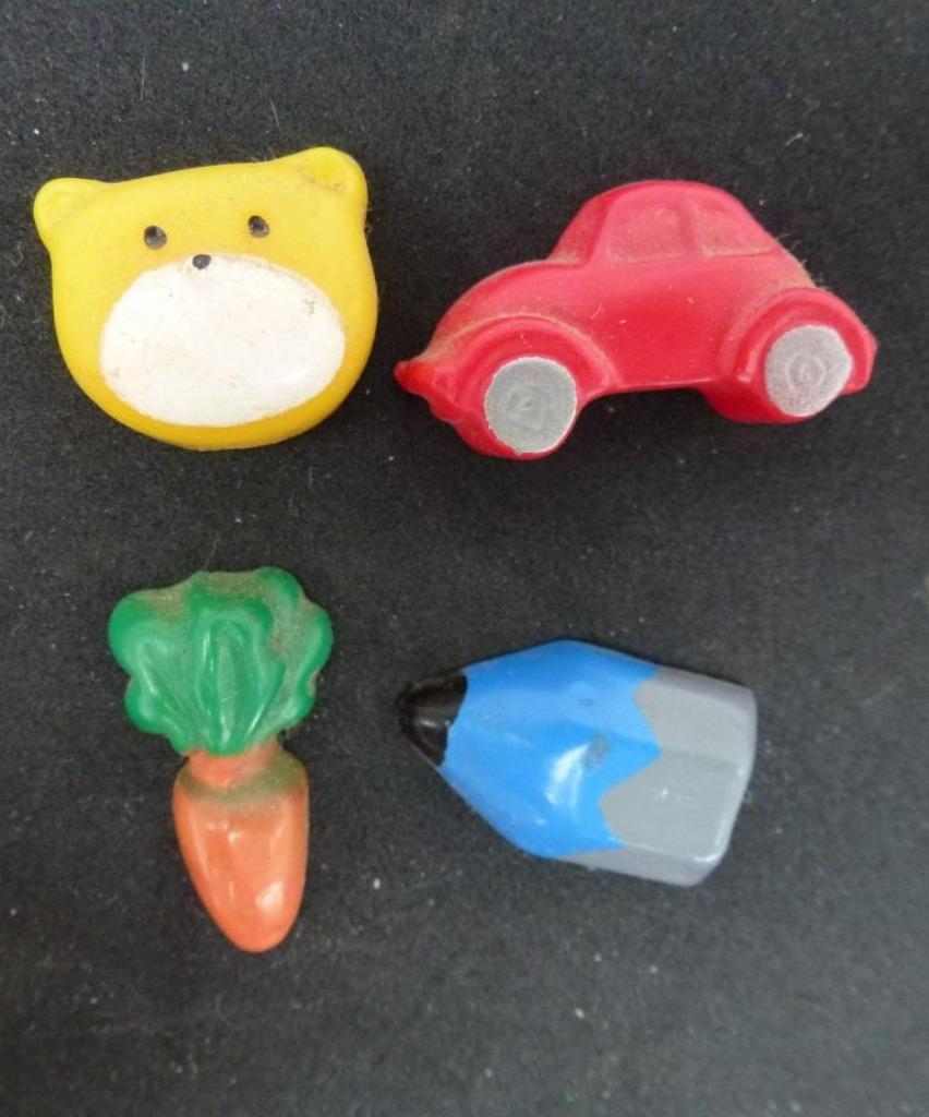 4 petits aimants voiture carotte chat crayon bon état, Enlèvement ou Envoi, Utilisé