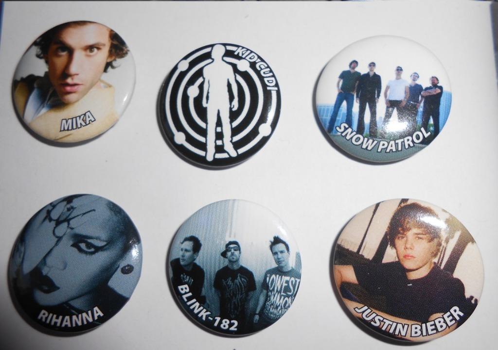 JUSTIN BIEBER-BLINK-182-RIHANNA-SNOW PATROL-KID CUDI-MIKA, Ophalen of Verzenden, Nieuw