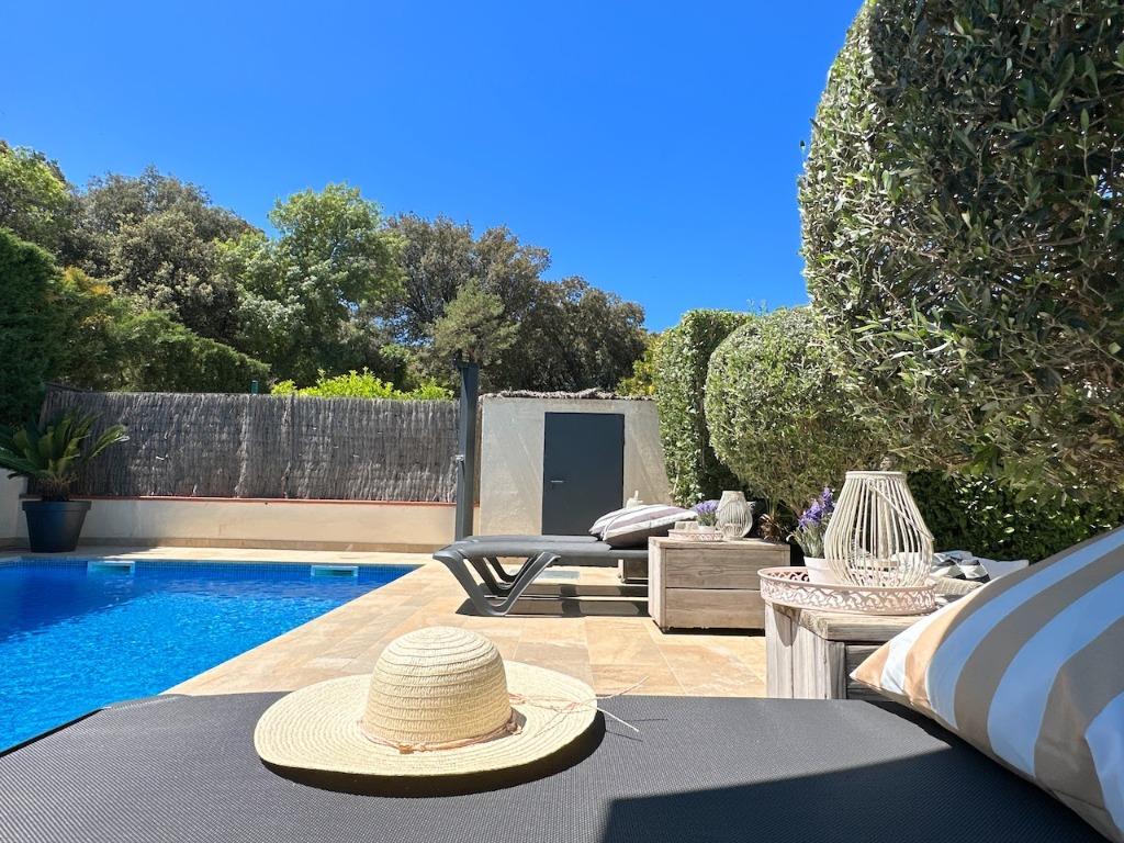 Mooie Villa met privézwembad 8P Costa Brava, Vakantie, 8 personen, 4 of meer slaapkamers, Bemiddelingsbureau, Dorp