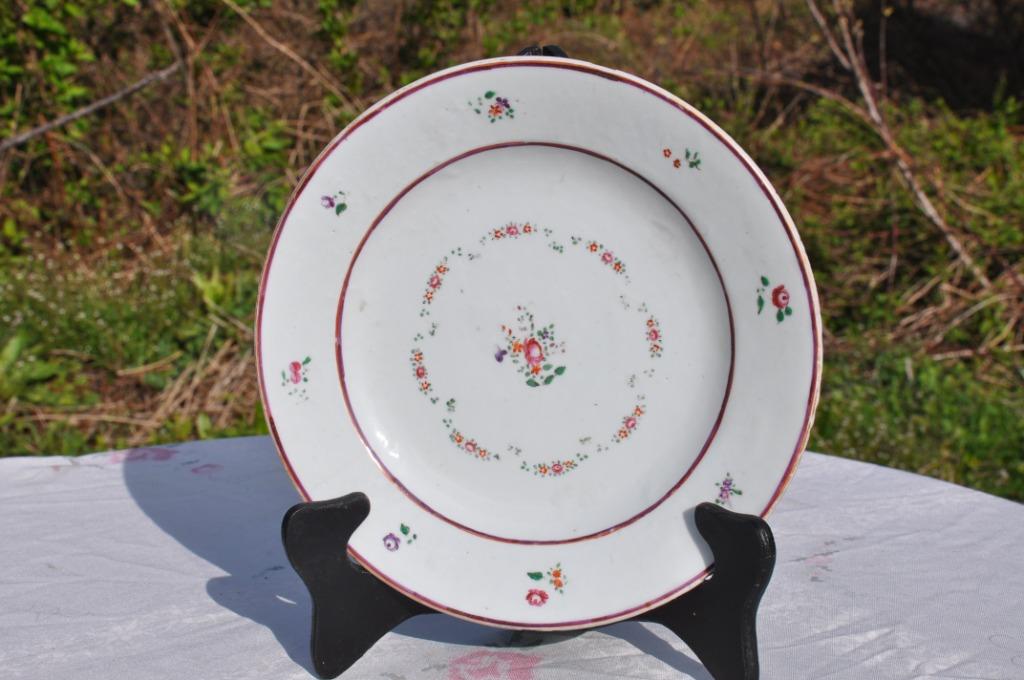 assiette porcelaine fleur emaillée, Enlèvement ou Envoi