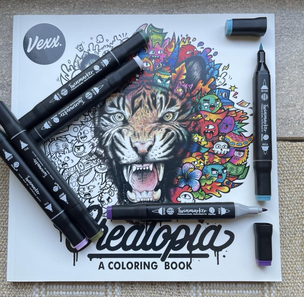Vexx Creatopia kleurboek & 190 alcohol markers, Hobby & Loisirs créatifs, Dessin, Comme neuf, Papier, Carnet de croquis ou à dessin