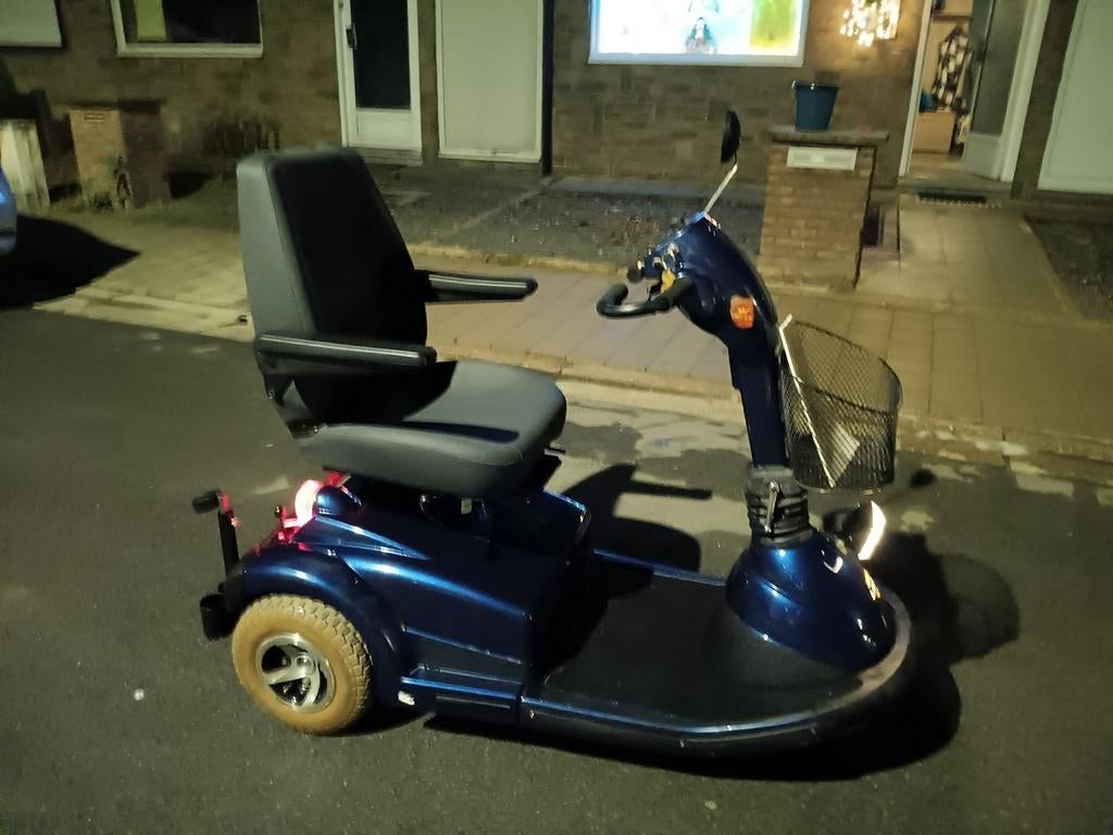 Scootmobiel met oplader en boekje.merk luna pride, Enlèvement, Comme neuf