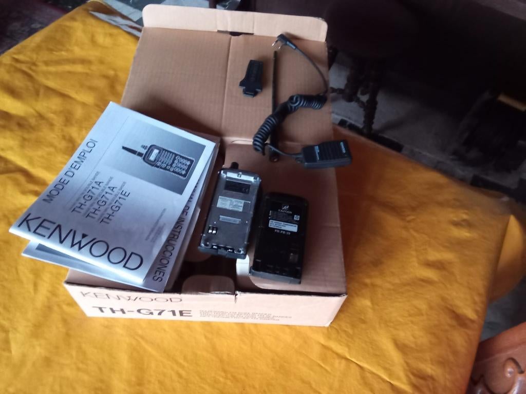 KENWOOD TH G71E YAESU  FC-757AT, Télécoms, Enlèvement, Comme neuf, Émetteur et Récepteur