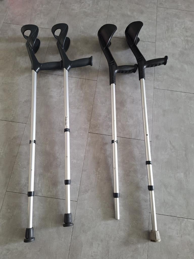 Béquilles, Divers, Béquilles, Utilisé, Réglable en hauteur, Enlèvement ou Envoi