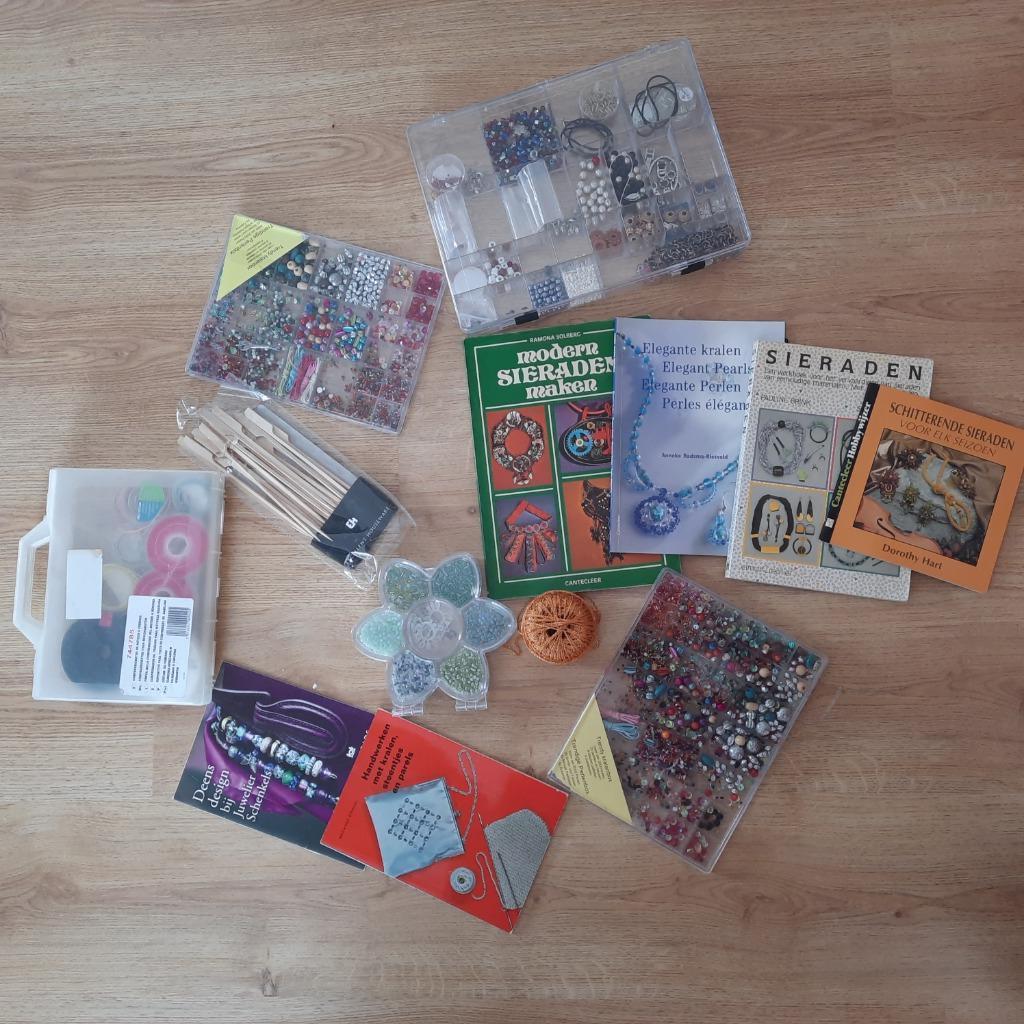 Pareltjes, Hobby en Vrije tijd, Kralen en Sieraden maken, Ophalen, Zo goed als nieuw