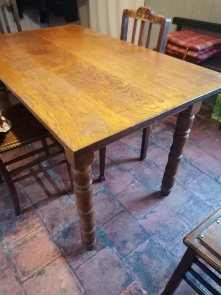 Table en chaîne et 4 chaises, Enlèvement