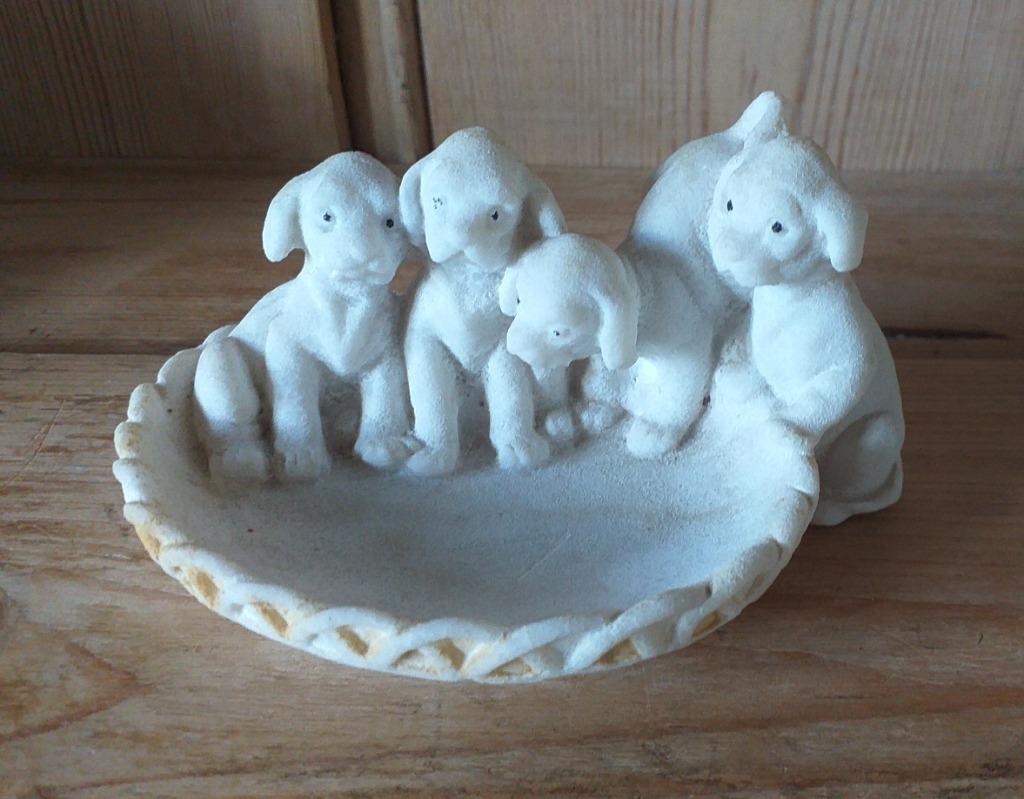 Petit plat avec 4 chiots Bullmastiff, Ophalen of Verzenden, Gebruikt, Hond of Kat, Beeldje of Figuurtje