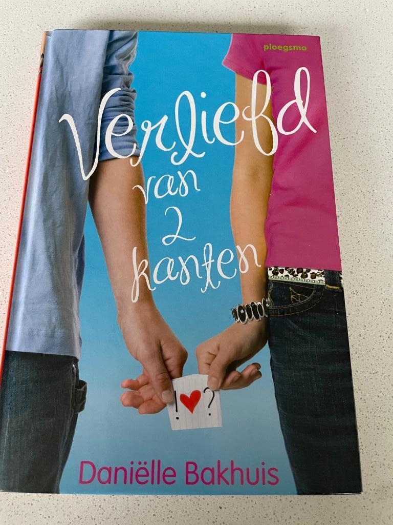Verliefd van 2 kanten, Ophalen of Verzenden, Zo goed als nieuw, Danielle Bakhuis