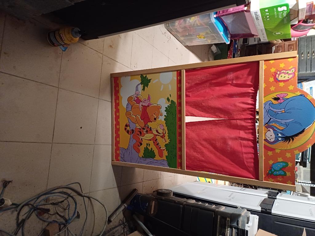 Vend petit théâtre de marionnettes, Enlèvement