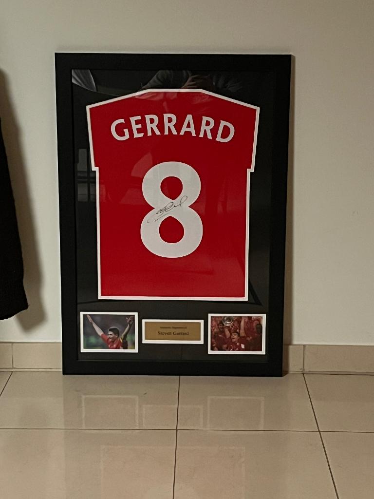 Gesigneerd shirt in kader Steven Gerrard, Verzamelen, Ophalen of Verzenden, Shirt