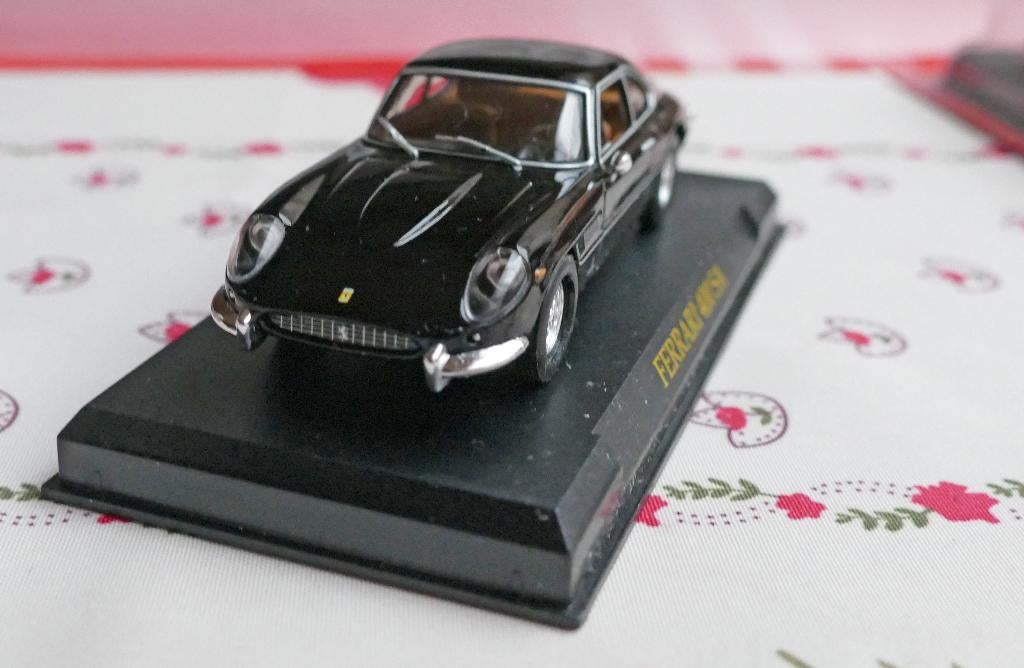 Ferrari 400 Superamerica noire 1/43 + Livret, Ophalen of Verzenden, Nieuw, Auto, Overige merken