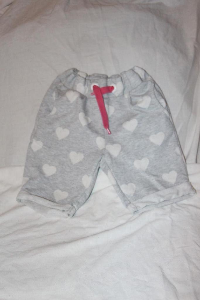 Short gris - taille 122, Enfants & Bébés, Palomino, Autres types, Enlèvement, Utilisé