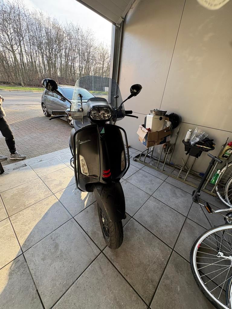 Vespa sprint 2022 (schade voertuig), Ophalen, Zo goed als nieuw, Vespa
