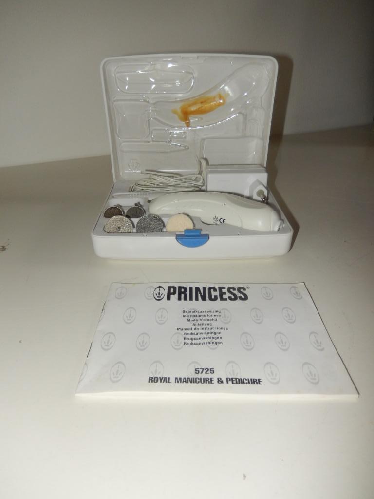 PRINCESS ROYAL MANICURE & PEDICURE SET, Elektronische apparatuur, Persoonlijke Verzorgingsapparatuur, Ophalen of Verzenden, Zo goed als nieuw