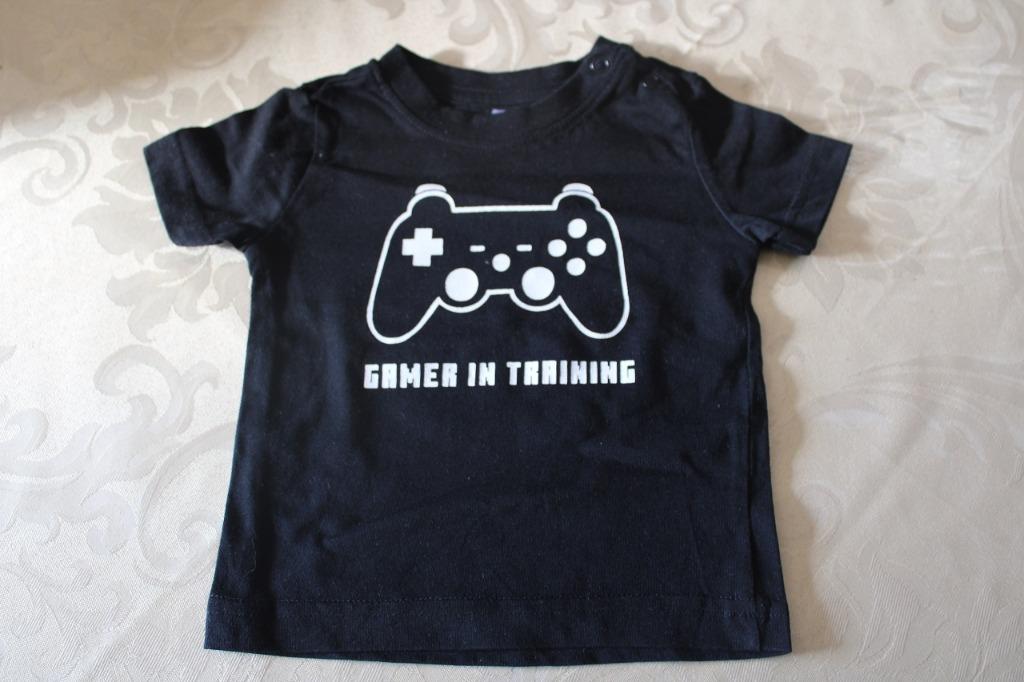 T-shirt Gamer in training zwart maat 68, Kinderen en Baby's, Babykleding | Maat 68, Zeeman, Jongetje of Meisje, Ophalen of Verzenden