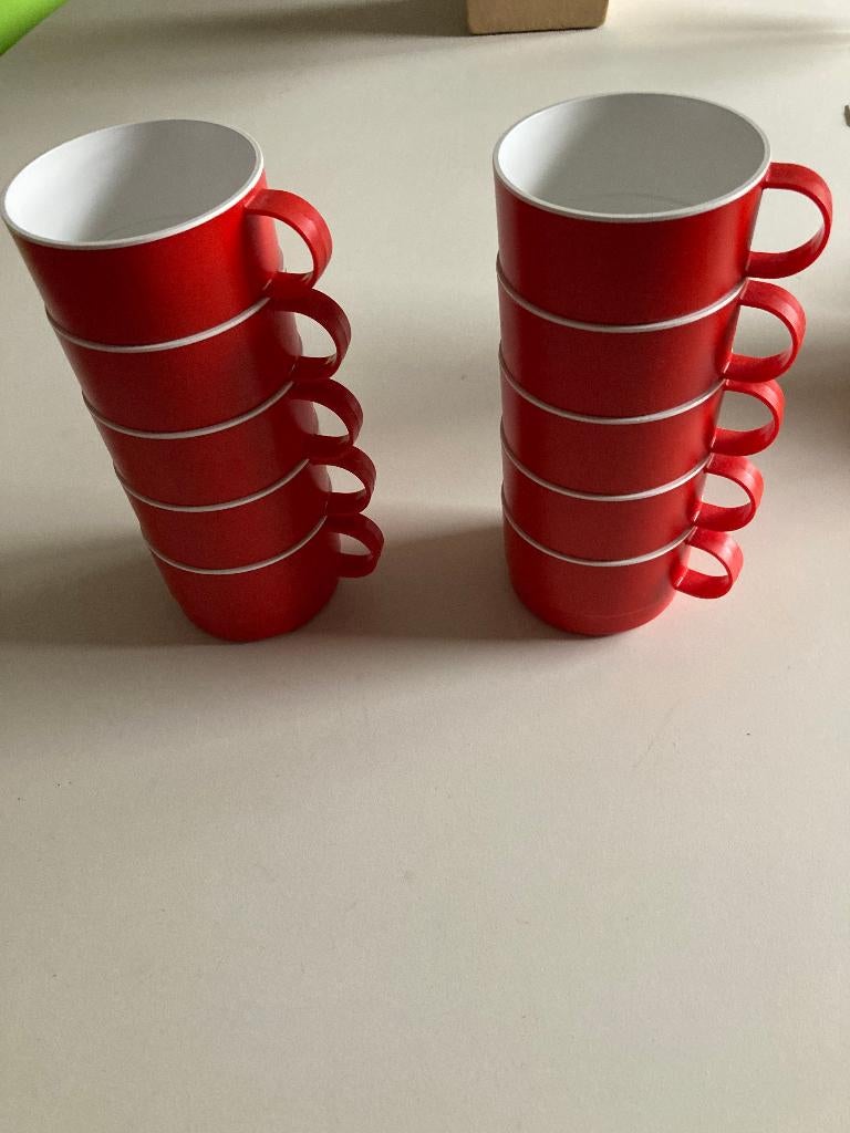 PLASTIC TASSEN  BEKERS CAMPEREN, Ophalen of Verzenden, Zo goed als nieuw, Overige materialen, Kop(pen) en/of Schotel(s)