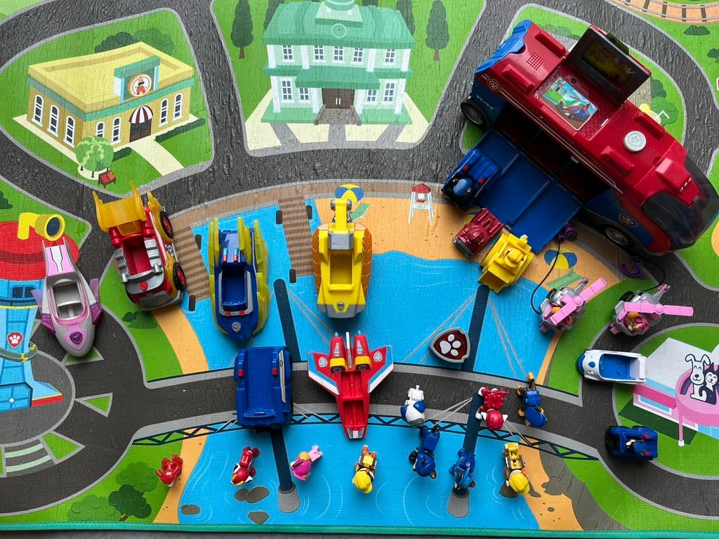 Paw Patrol speelgoedset (bus, voertuigen, speelmat), Enlèvement, Utilisé