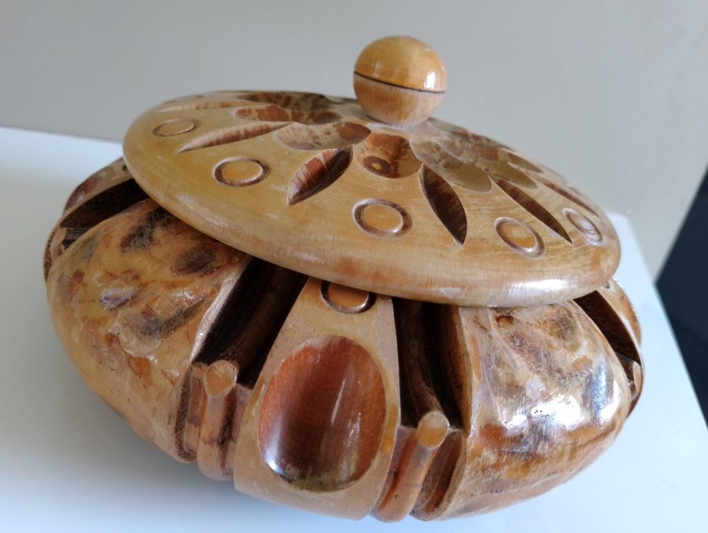 Houten, gesculteerde grote pot met houten deksel, getekend, Ophalen of Verzenden