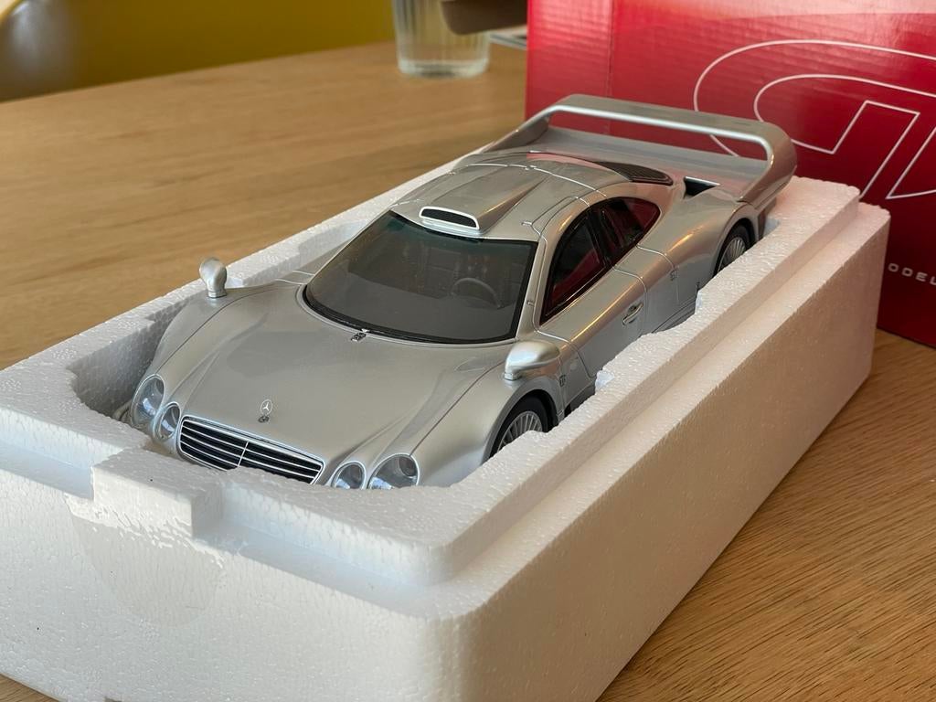Mercedes-Benz CLK GTR zilver 1:18 GT-Spirit, Enlèvement ou Envoi, Comme neuf