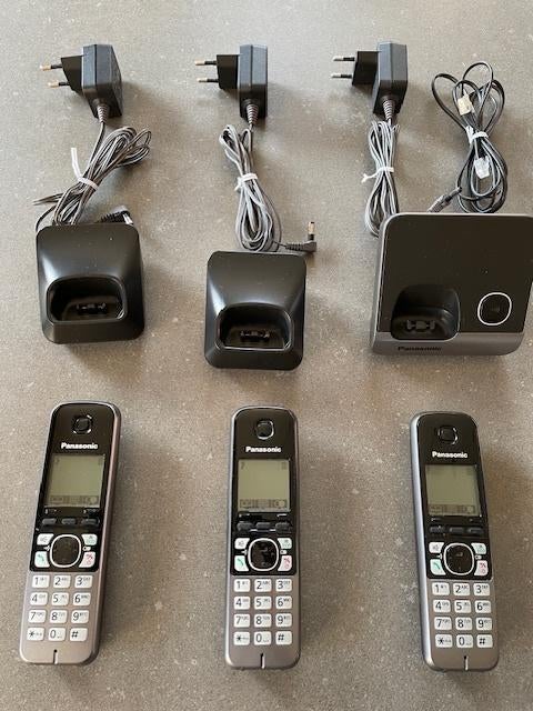 Panasonic DECT systeem met 3 telefoons, Télécoms, Téléphones fixes | Combinés & sans fil, Utilisé, 3 combinés, Enlèvement