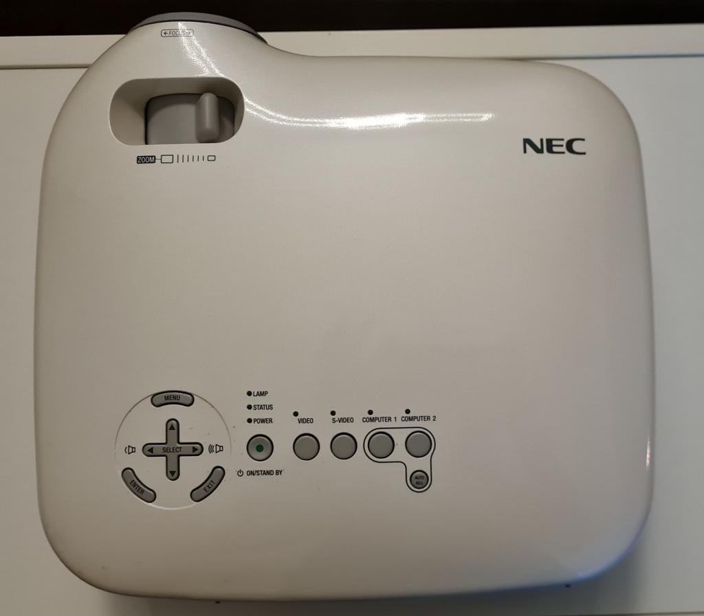 Projecteur NEC VT676