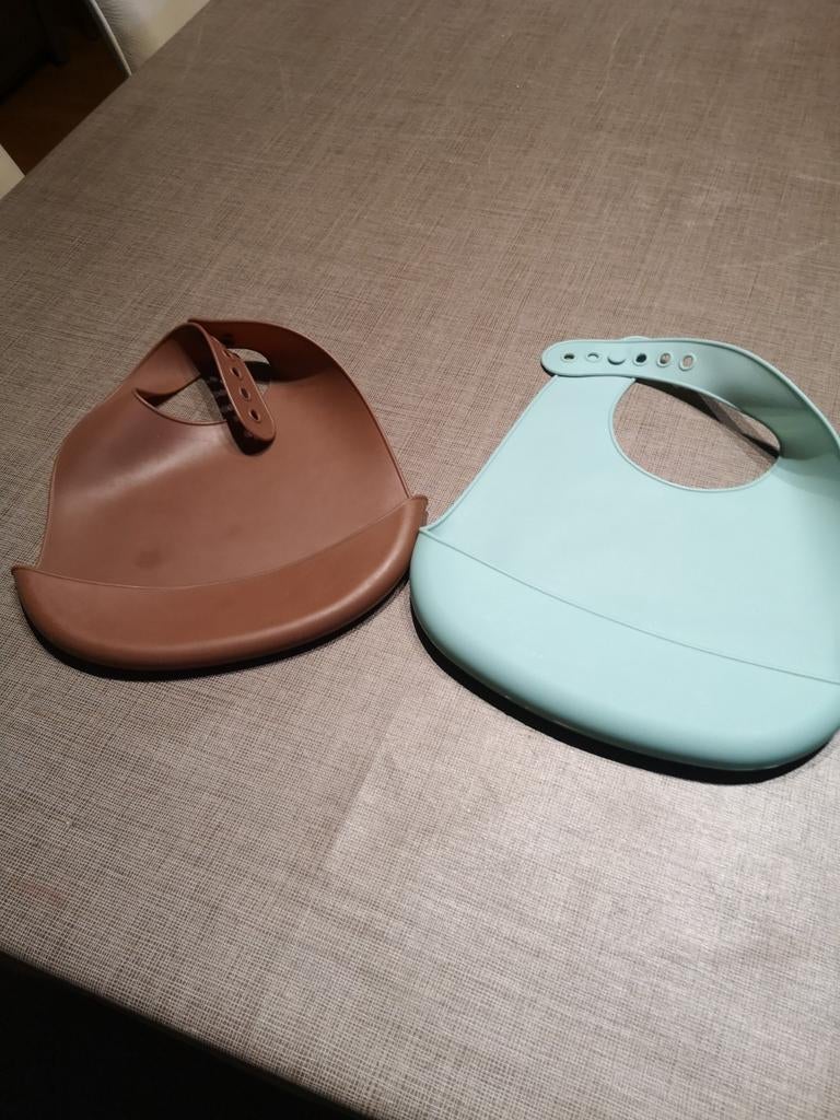 2 silicone slabbetjes, Ophalen of Verzenden, Gebruikt