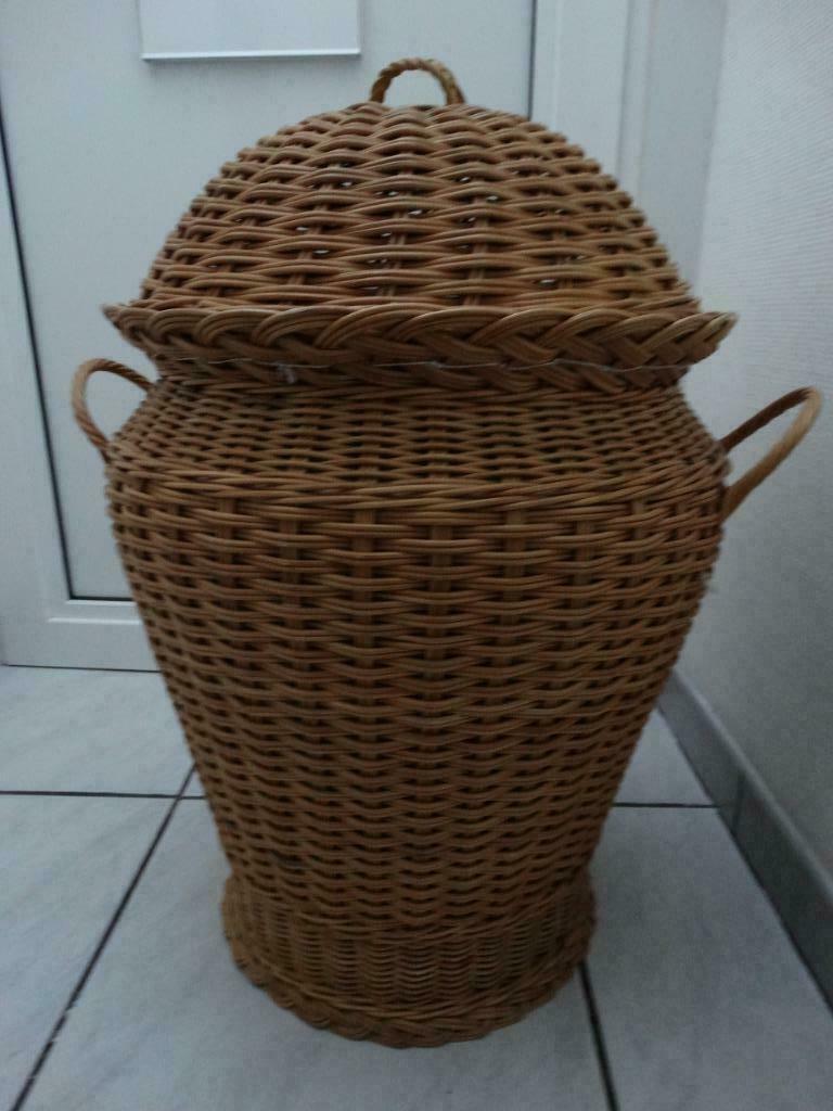 Rieten mand met hoogte 52 cm. De breedte thv de handvatten i, Huis en Inrichting, Badkamer | Badkamermeubels, Ophalen, Overige typen