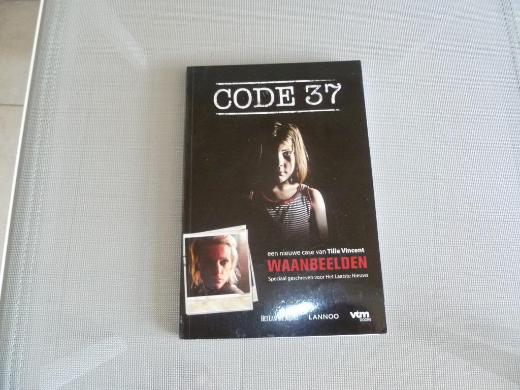 Romeinse code 37, Boeken, Ophalen, Zo goed als nieuw