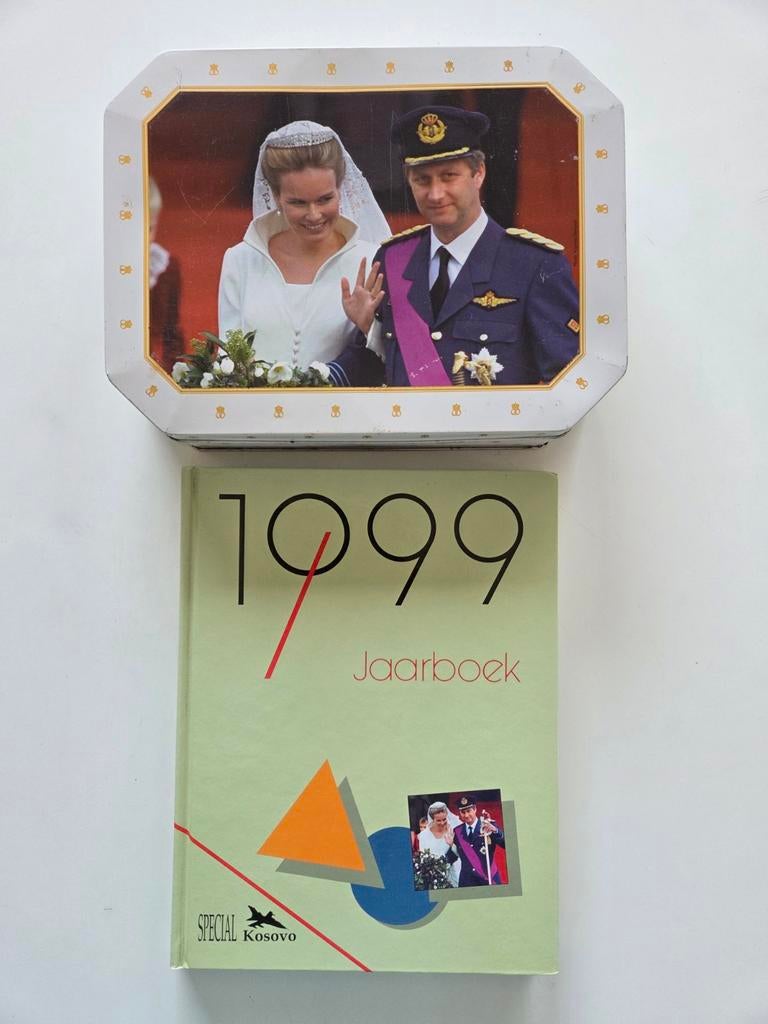 Jaarboek 1999 + blikken doos, Verzamelen, Ophalen of Verzenden, Zo goed als nieuw