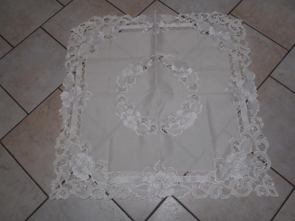 napperon 83 x 83 cm, Maison & Meubles, Cuisine | Linge de cuisine, Enlèvement ou Envoi, Neuf, Autres types