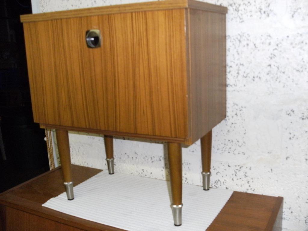 Vintage kastje hout jaren 60 ., Huis en Inrichting, Slaapkamer | Nachtkastjes, Zo goed als nieuw, Hout, Ophalen
