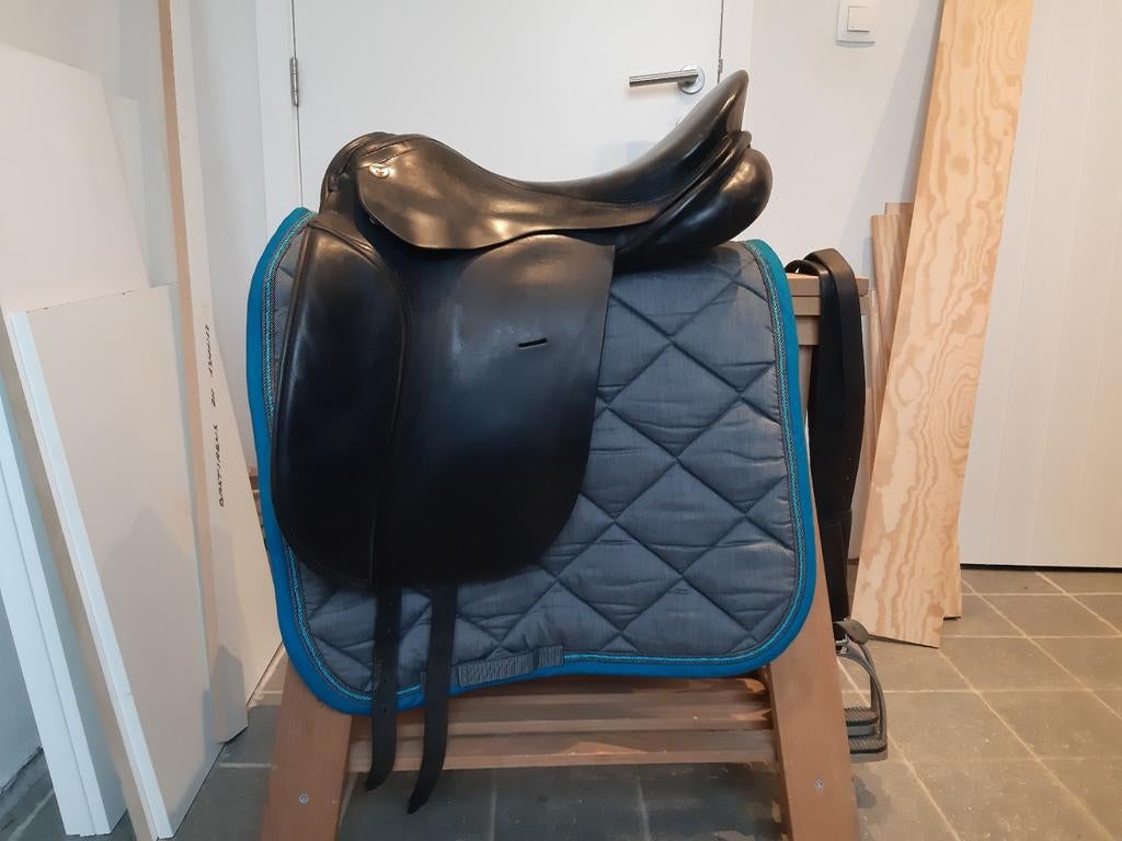 KN zadels 1 dressuur en 1 spring en toebehoren, Dieren en Toebehoren, Ophalen, Dressuur